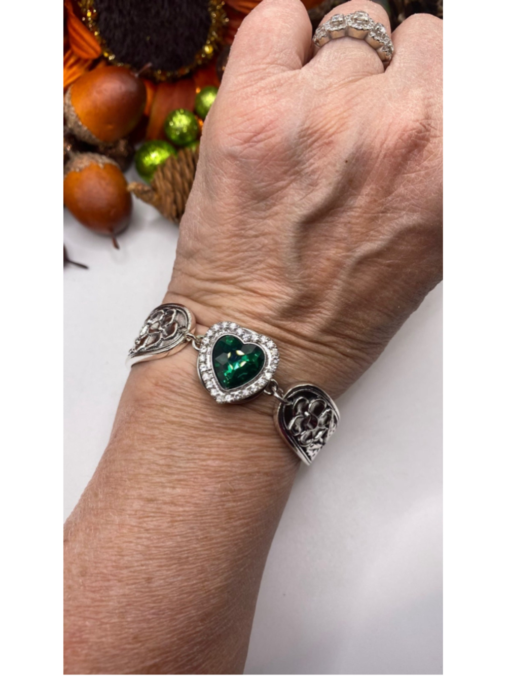 Elegant Floral Snap Jewelry Bangle Bracelet w/ Hunter Green Sparkle Heart snap!